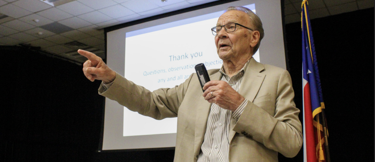 Harvard professor of government and the press Thomas Patterson responds to students questions following his presentation at NE campus.